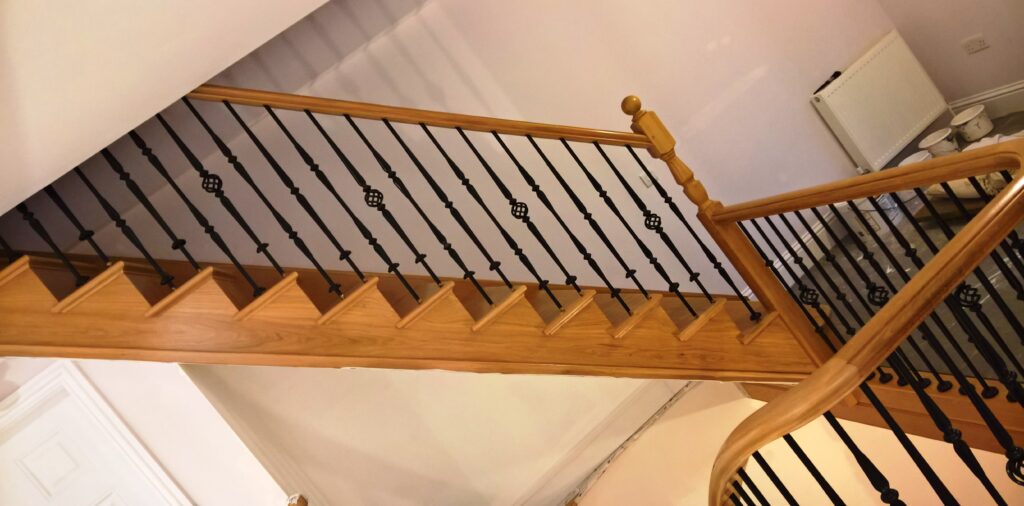 striaght flight with metal balusters